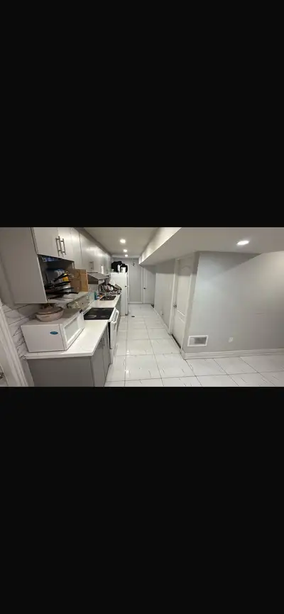 Room for rent ONLY FOR GIRLS available to move in 1st april Its available to move in ASAP Close to e...