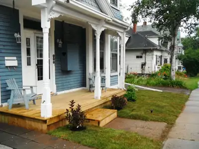 2-Bedroom Apartment for Rent Bright 2-bedroom apartment located on a quiet one-way street, just a sh...