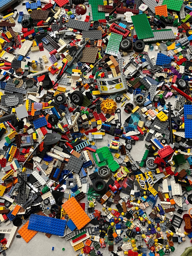 Lot de Lego environ 37Lbs in Toys & Games in La Ronge - Image 4
