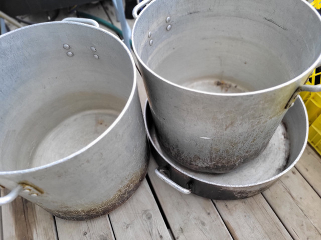 14 INCH TALL POT (2) AND 6 INCH TALL POT (1)-Used--ALl- $180 in Industrial Kitchen Supplies in Calgary - Image 2