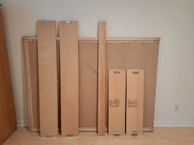 Base de lit pour matelas double (matelas non compris). Couleur érable blanchi. Elle peut se démonter...