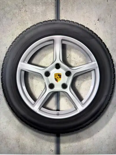 Purchased from Porsche Winnipeg in fall 2025 3,000 km like new Fits Boxter or Cayman base, S, and GT...