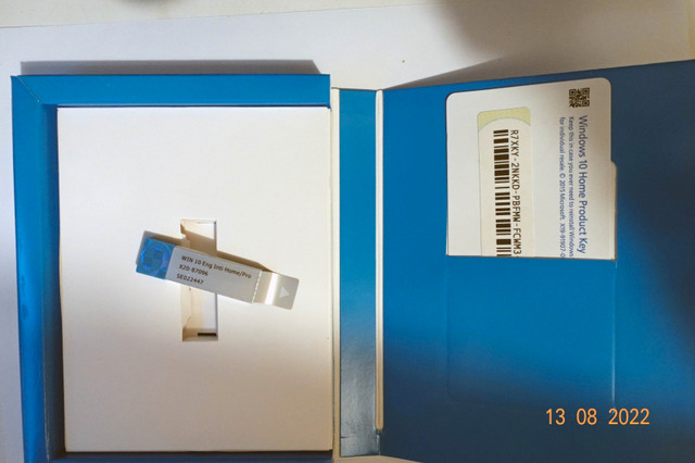 Window 10 Home USB 32- 64- bit Flash Drive. Licensed. - $100 in Desktop Computers in City of Toronto