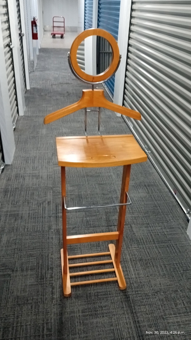 Wood Valet stand with mirror in Other in City of Toronto - Image 2