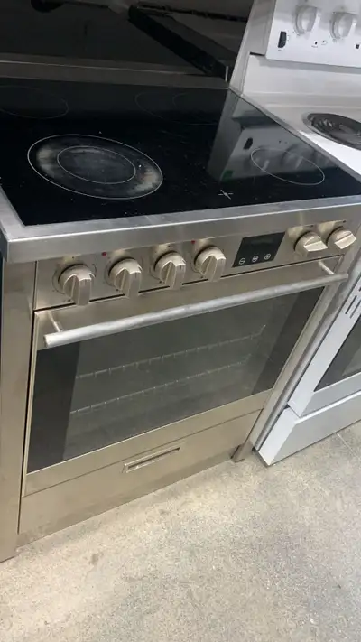 Stove - 30 KitchenAid - Electric Range - SS - Used, View more