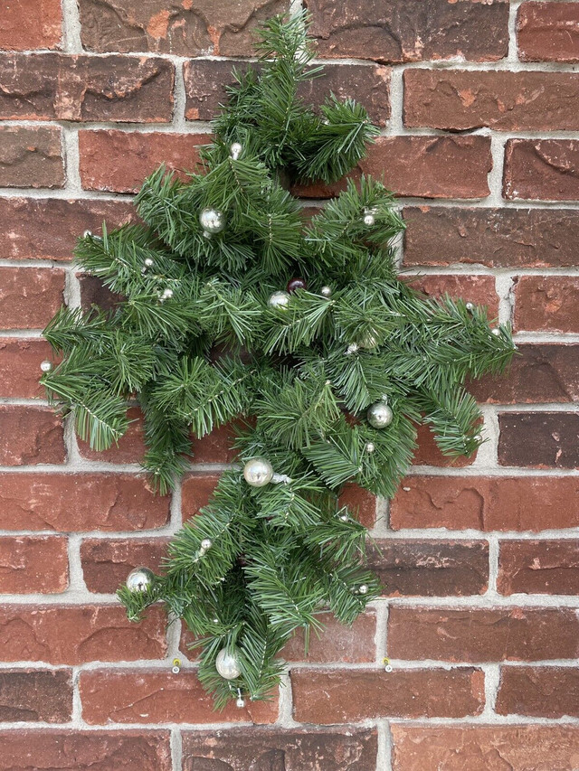 Christmas wreaths  - assorted  in Holiday, Event & Seasonal in Kitchener / Waterloo - Image 2