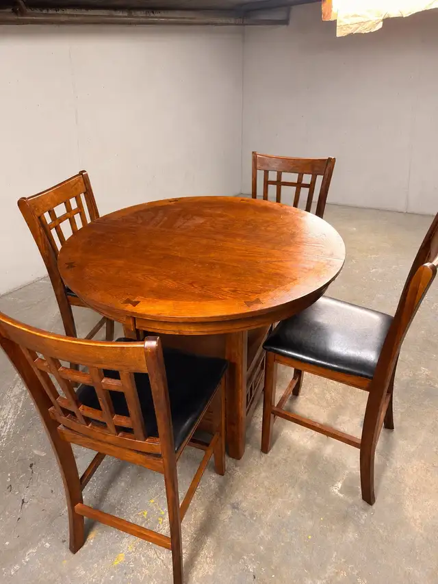 Counter Height Dining Set in Dining Tables & Sets in Hamilton - Image 2