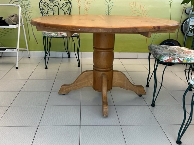Table en bois bowring, pied tourné, dans Mobilier de salle à manger et cuisine  à Ville de Montréal