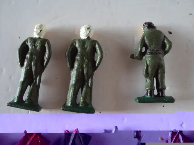 VINTAGE 7 WORLD WAR ONE CASTIRON TOY SOLDIERS in Arts & Collectibles in Barrie - Image 7
