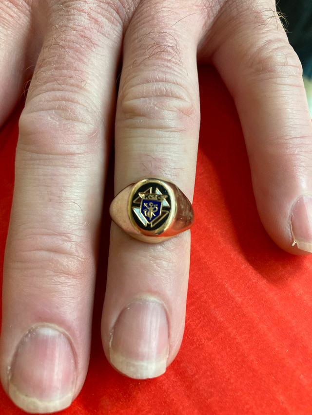 vintage gold Knights of Columbus ring in Jewellery & Watches in City of Halifax - Image 4