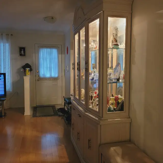 Solid Wood Dining Room Cabinet + Table & 6 Chairs Flash Sale in Dining Tables & Sets in Markham / York Region - Image 7