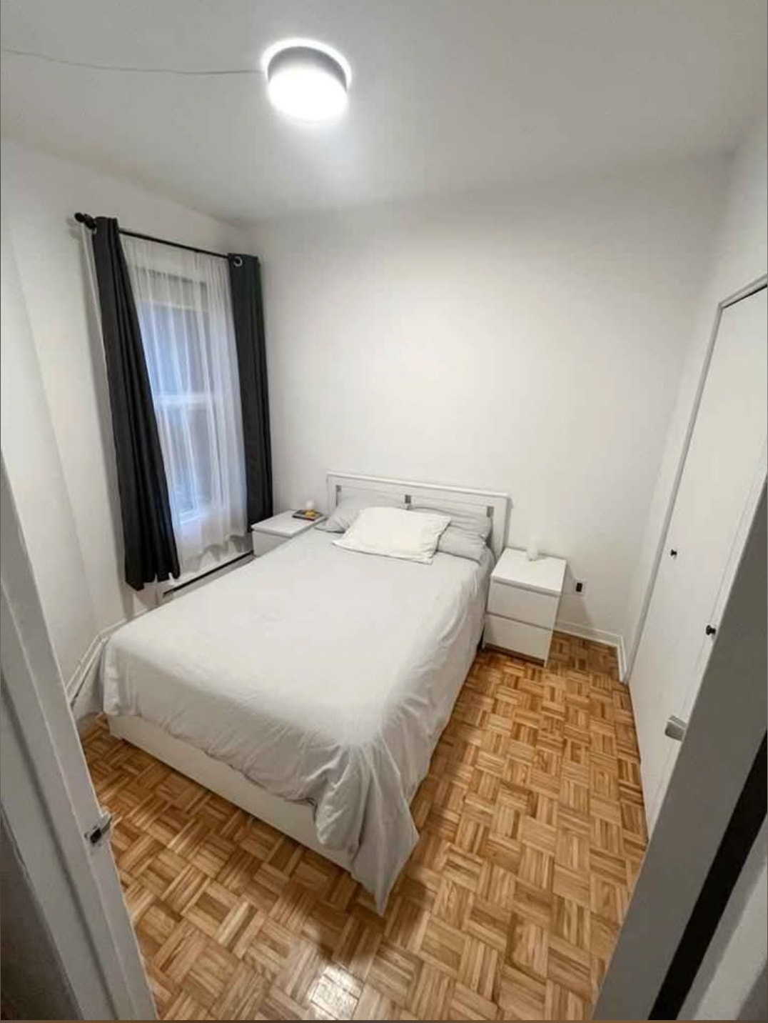 Room in Pateau Mont Royal — photo 2