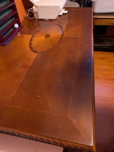 Large executive office desk in excellent condition. It measures 59.5 x 29.5 inchecs and has 5 drawer...