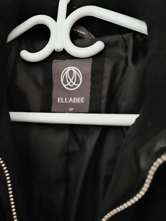 Manteau d'hiver, Small femme. Winter coat, Small women's size in Women's - Tops & Outerwear in City of Montréal - Image 5