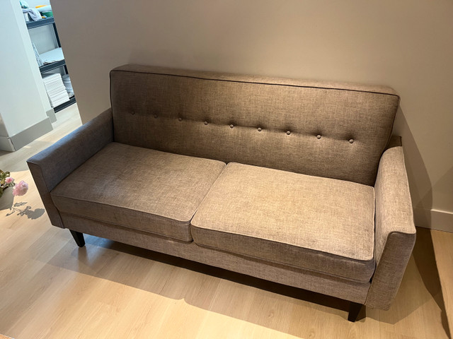 Sofa/Couch in Couches & Futons in Dartmouth - Image 3