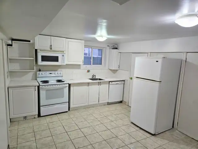 ALL INCLUSIVE 2 BEDROOMS APT CLEAN QUIET SINGLE OR COUPLE