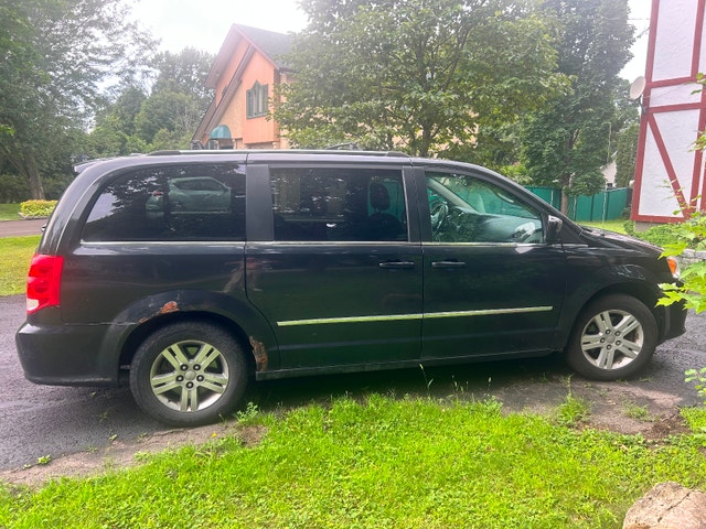 For Sale: 2015 Dodge Crew Caravan — photo 5