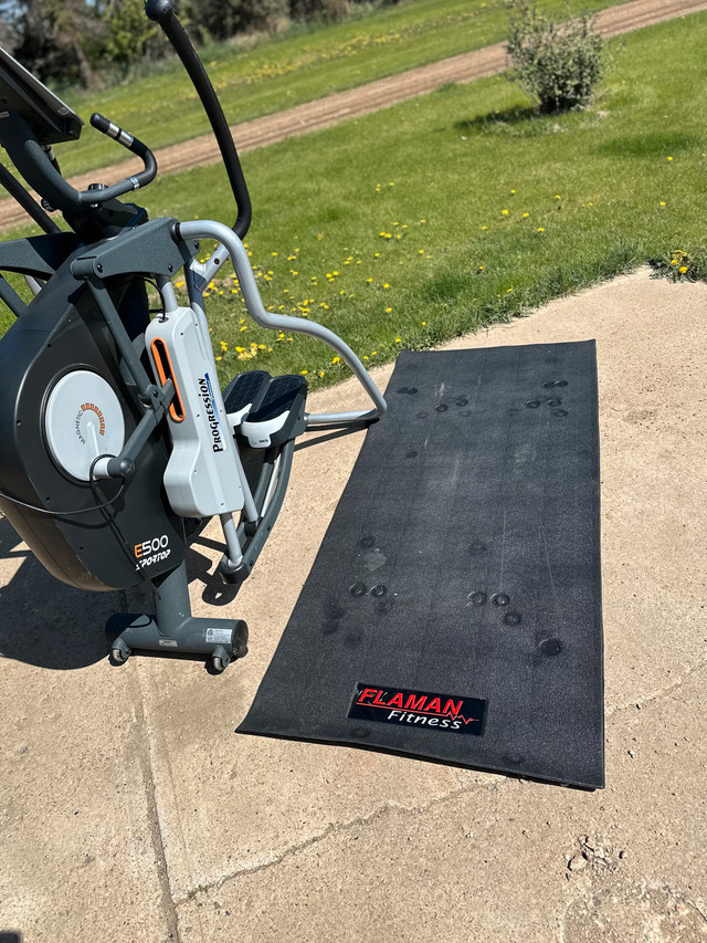 E500 SPORTOP PROGRESSION FITNESS ELLIPTICAL in Exercise Equipment in Strathcona County - Image 4