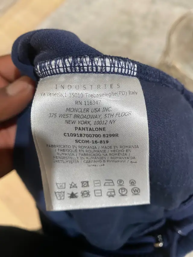 Moncler Sweatpants (Large) in Men's in City of Toronto - Image 6