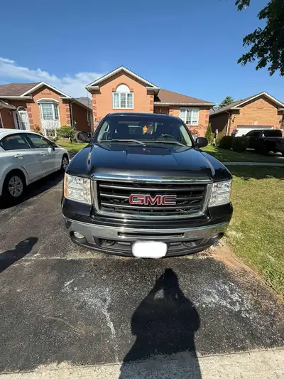 Selling 2010 gmc sierra 4.8 v8 4x4 runs and drives good body has rust and frame has rust . need fram...