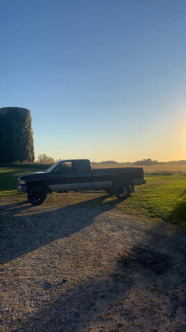 dodge ram 2500 in Cars & Trucks in Owen Sound - Image 2