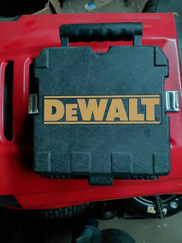 Dewalt green laser self level in Other in North Bay - Image 2