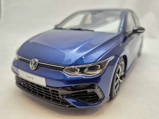 VW Volkswagen Golf R MKVIII Blue 1:18 Resin Ottomobile Rare in Arts & Collectibles in Markham / York Region - Image 2