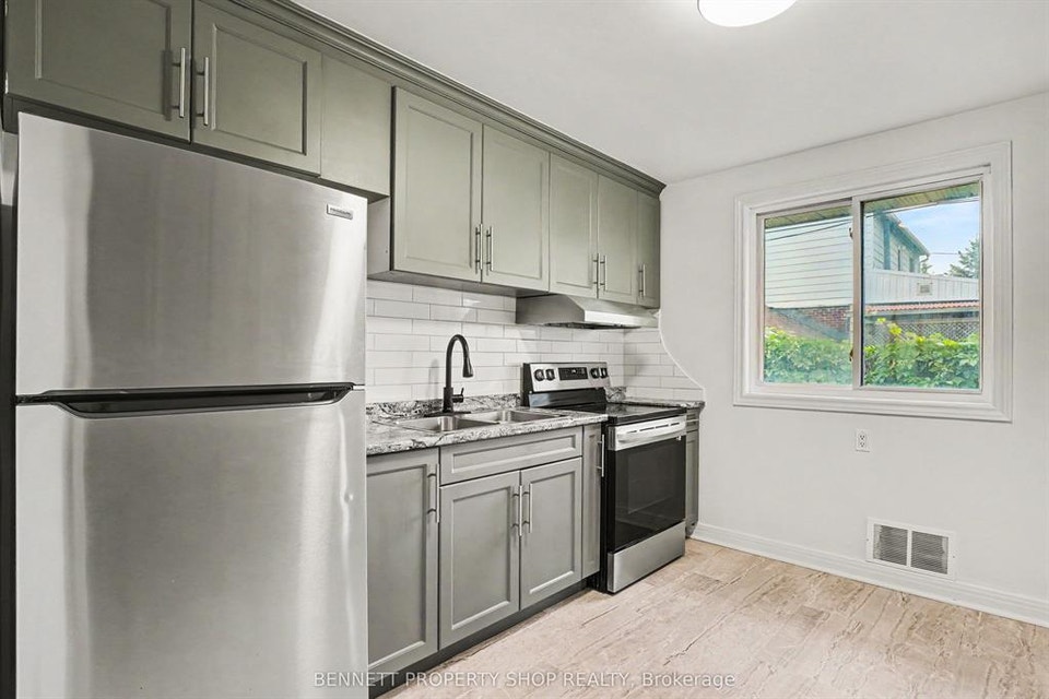 3 Bed/2 Bath Steps to LRT/Trainyards 4