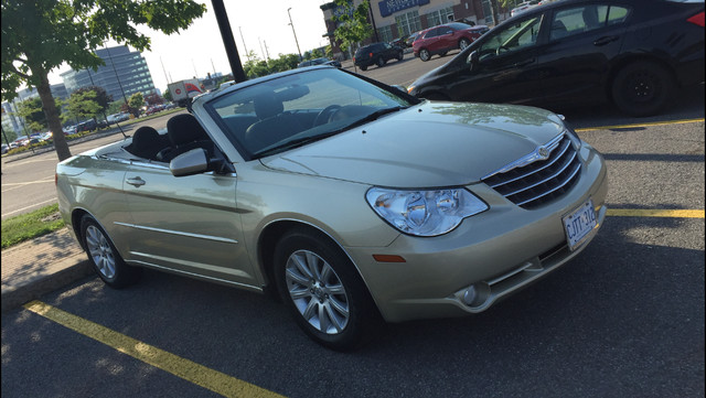 2010 sebring convertible in Cars & Trucks in Ottawa - Image 2