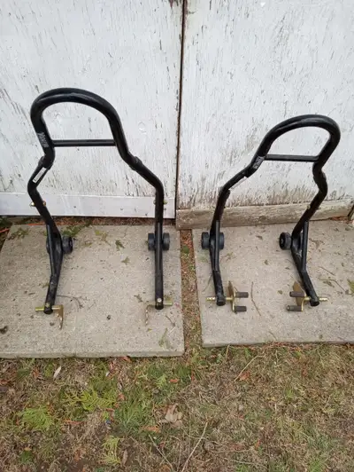 A set of Venom motorcycle stands front and back. Excellent condition only used 1 season then sold bi...