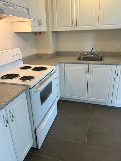 West End - 1 Bedroom Apartment For Rent - 30 McEwen Ave