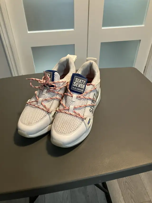 Womens shoes --Chaussures  pour femmes -  Taille 7,5 in Women's - Shoes in City of Montréal - Image 2