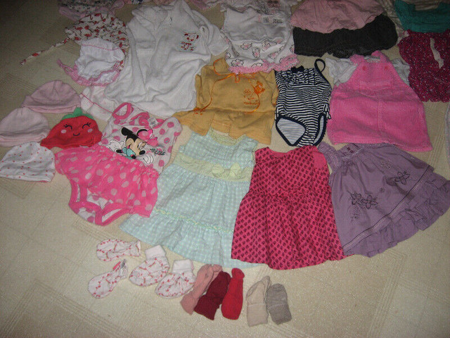 PRIX RÉDUIT - Lot de vêtements fille 3 à 6 mois dans Vêtements - 3 à 6 mois  à Longueuil/Rive Sud - Image 4
