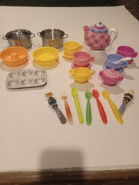 PLAY KITCHEN WITH DISHES