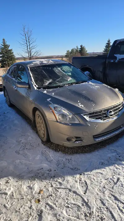 2011 Nissan altima. Its a 2.5L with the cvt transmission. Its a nice smoth car everything works its...