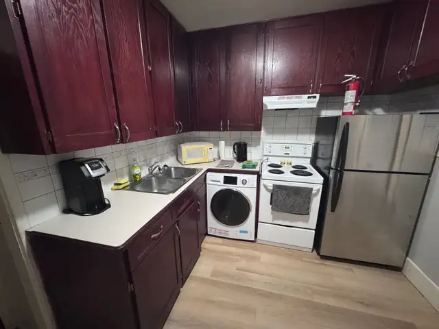 Crescent Heights Furnished 1x Bed APT - Parking, WIFI, Utilities