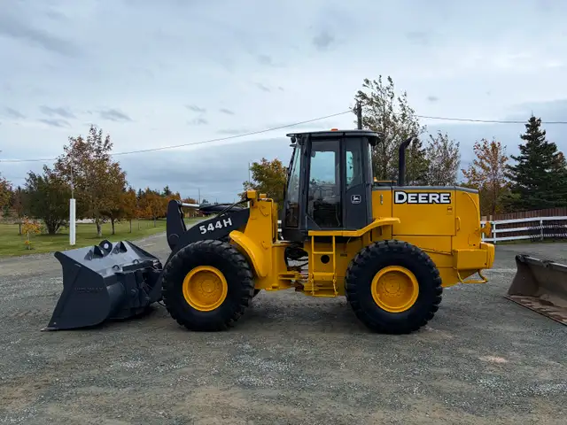 544H John Deere Loader in Heavy Equipment in St. John's - Image 5