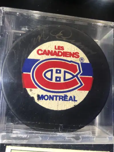 NHL memorabilia Montreal Canadiens #12 YVAN COURNOYER Signed puck & OPC 69/70 card set.