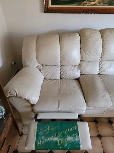 Sofa en cuir beige 3 place 
Inclinable 
Sofa leather motion , View more