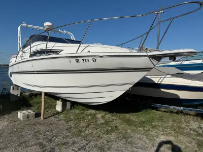 1991 Thompson Cabin Cruiser 2X4.3L Mercury engines in excellent working condition, both engines are...
