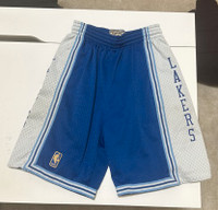 Lakers shorts: good condition (cheap!)
