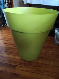 Gros pot pour fleur/plante en plastique