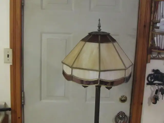 STAINED GLASS LAMP in Couches & Futons in Norfolk County - Image 5