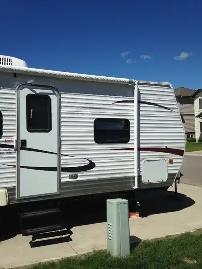 2007 coachman northern spirit 24 tbq /se. Great trailer with bunk beds, master bed, full bathroom an...