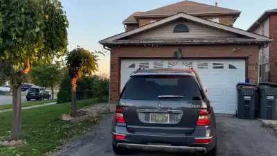 Three bedroom house for rent three bedroom 2 1/2 washroom big kitchen, dining room, living room fami...