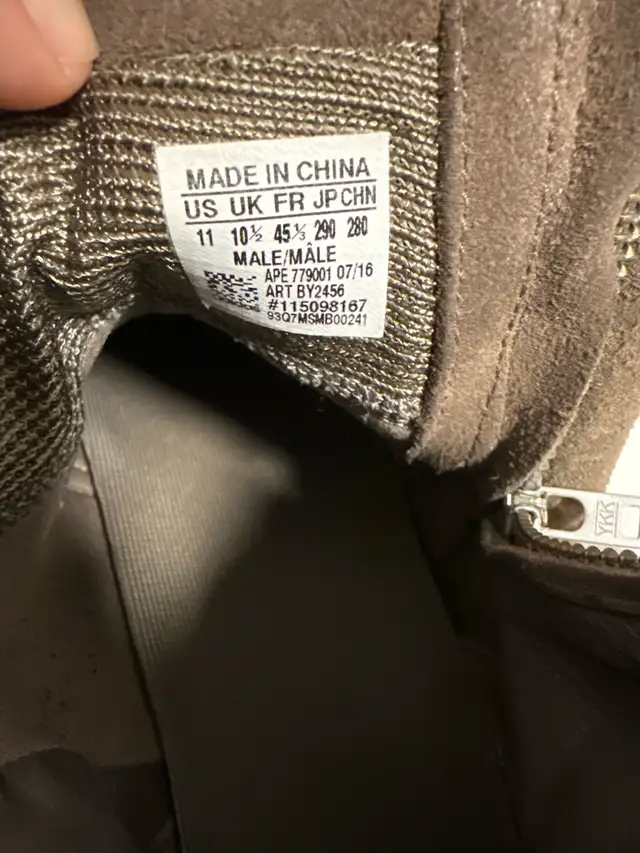 Adidas Yeezy boost 750 size 11 in Men's Shoes in Markham / York Region - Image 6