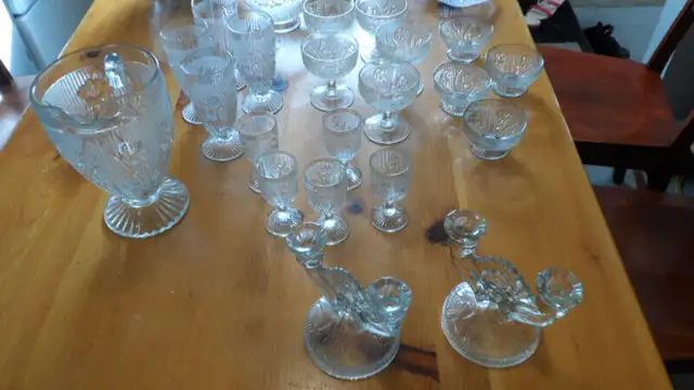 VINTAGE IRIS AND HERRINGBONE DINNERWARE in Arts & Collectibles in Markham / York Region - Image 4