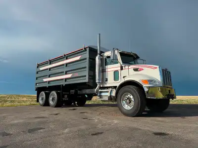 Peterbilt 335 With CBI Grain Box 72211km 6734hrs Cat C7 Diesel Engine Allison 3500RDS Transmission 1...