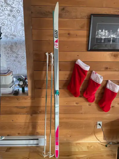 Skis de fond ELAN Cross Country Skis + bâtons! En bon état!, View more