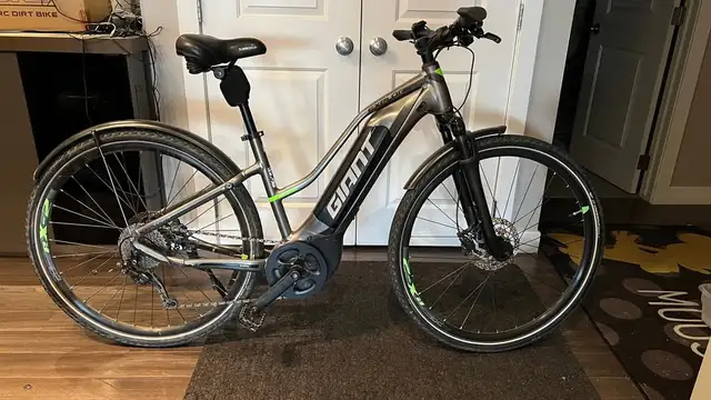 Giant Explore Step Thru Ebike in Road in Calgary - Image 2